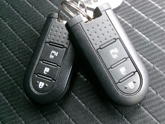 スマートキーも2本ついているので安心です。