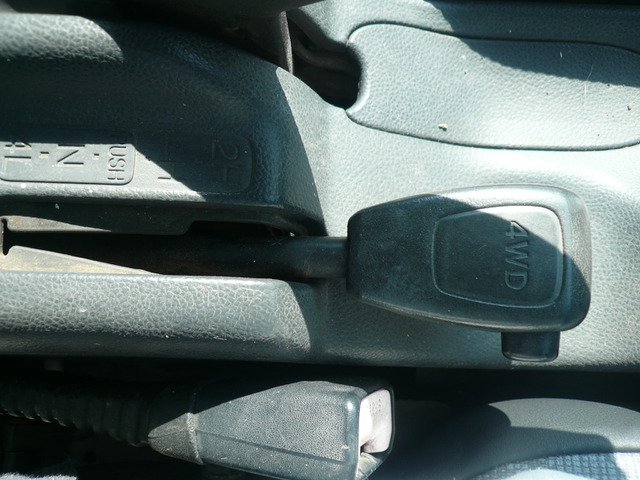 �p�[�g�^�C��4WD�������铹�ɍ��킹�ċ쓮�ւ�؂�ւ����܂�!���o�[1�ŁA2H�E4H�EN�E4L�ɐ؂�ւ��\�ł�(�K�t�K)!