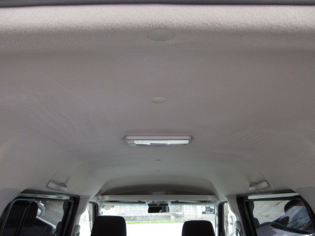 天井は黄ばみ汚れも少ない、とても綺麗な天井です。