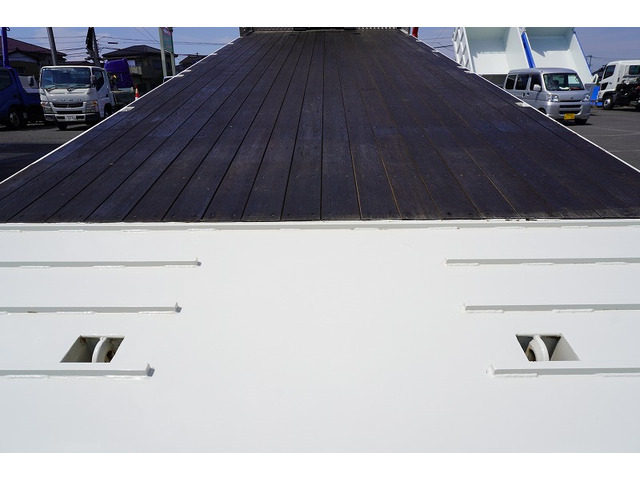 �V�Ԓ����������Ă���܂��B���g�p�̎ԂȂǂ����Ŕ[���������g���b�N����������u���Ă���܂��̂ł������������B