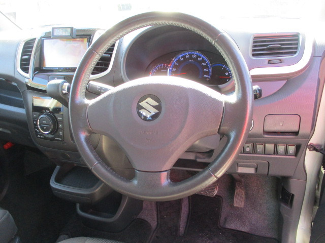 カーグレイス野田岩名店では、ほぼ全車1年〜3年間の走行無制限保証をお付けすることが可能です。保証は日本全国どちらの地域でもご利用頂けます。