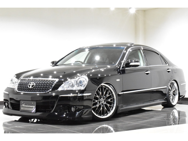 トヨタ クラウン17 マジェスタ 純正フロントグリル エンブレム付き