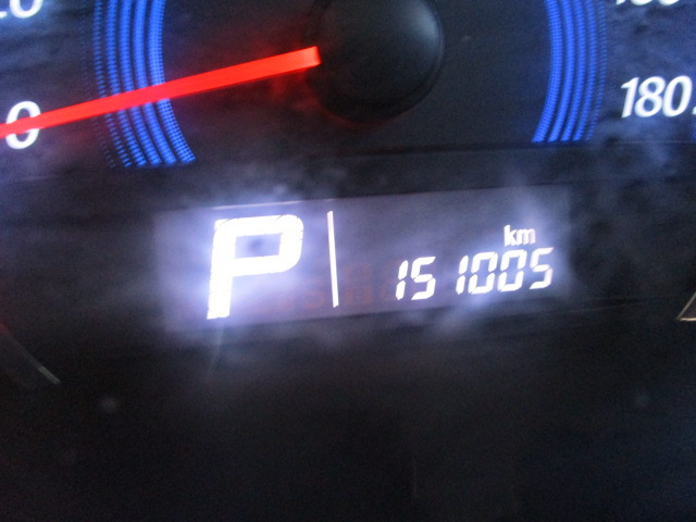 当店の隣に『逆井自動車様』が御座います。通り沿いの白いフェンスで囲まれた展示場が当店となります!