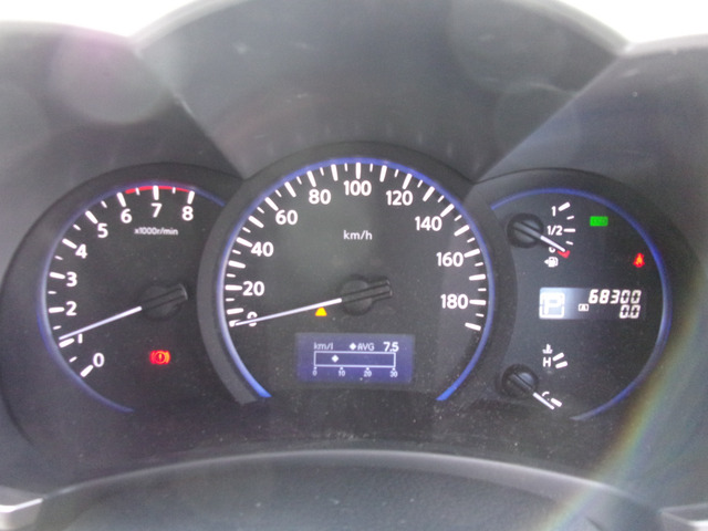 インフォメーションディスプレイ付きメーターパネル。