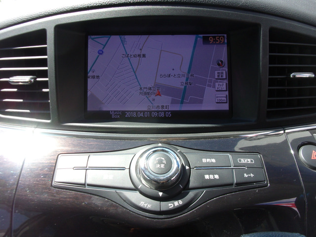純正HDDナビは8インチタッチパネル。