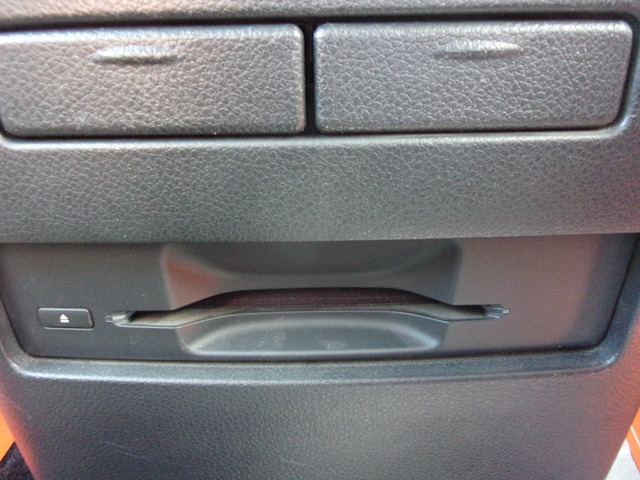 CD,DVDスロットル。