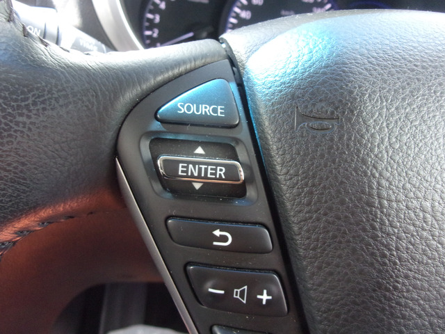 ステアリングリモコン。