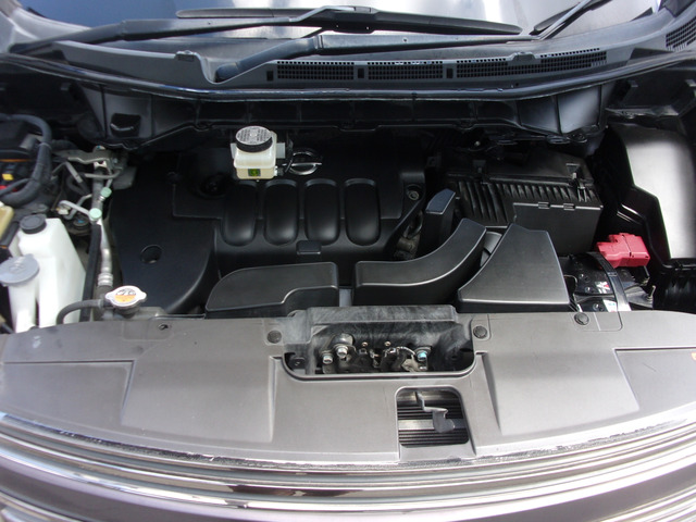 2.5リッタータイミングチェーン式エンジン。