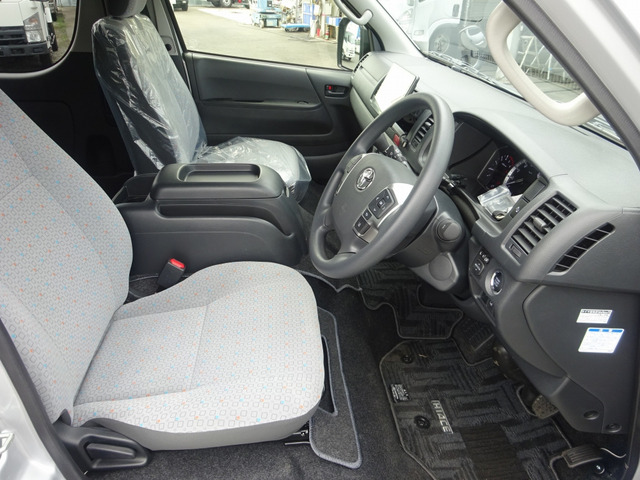 ハイエースコミューター