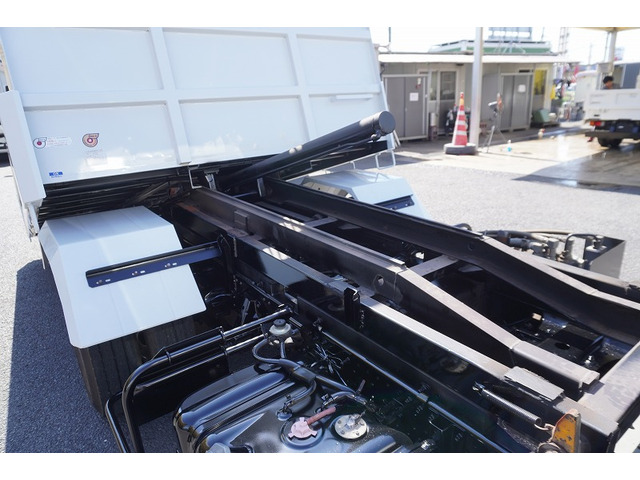 �V�Ԓ����������Ă���܂��B���g�p�̎ԂȂǂ����Ŕ[���������g���b�N����������u���Ă���܂��̂ł������������B