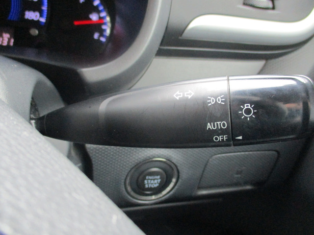 �I�[�g���C�g�Ȃ̂ŁA�����œ_���������Ă���܂��B���C�g���������V�X�e���ŏ����Y���h�~���Ă���A�o�b�e���[�オ���\�h���܂��B