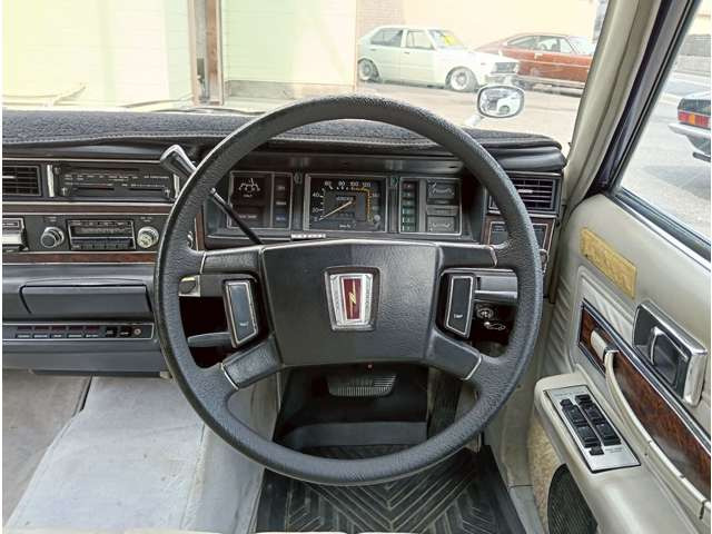 日産 セドリックセダン SGLE ベンコラAT6人 257.0万円 昭和54年