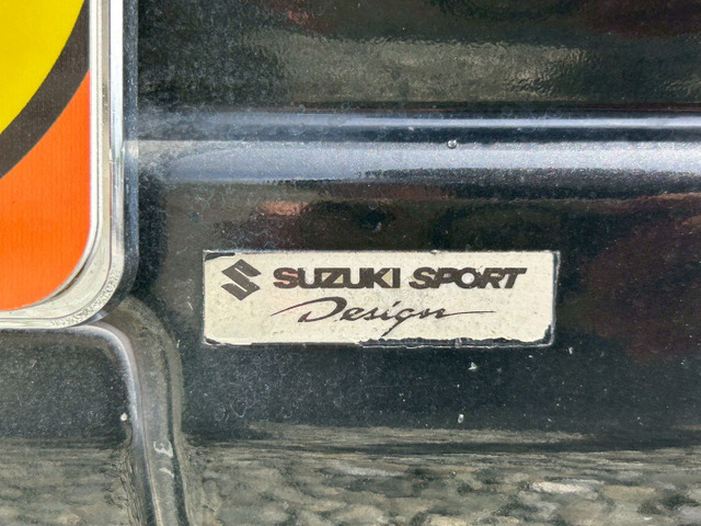 �o���ł͒������X�Y�L�X�|�[�c�̃G�A���𑕒����Ă��茩���ڂ��o�b�`��(^^��