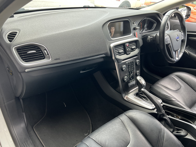 �}�t���[������G�A���̎��t���ȂǁA�J�X�^���̂����k�����C�y�ɂ��₢���킹���������B