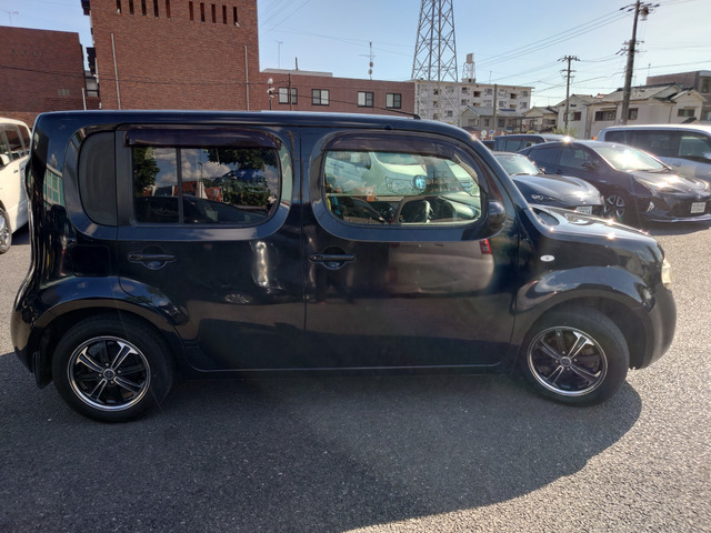 自動車保険もご相談ください。当店は三井住友海上、あいおいニッセイ同和損保の代理店です。保険担当が万一の際は連携を取って迅速にご対応致します。代車・レンタカーもご用意できますのでご安心ください。