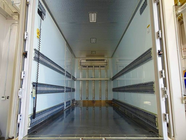 �ב����:440&times;171&times;215 ���b�V���O3�i/�o�[2�{ ���X�e�����X ���T�C�h�J���h�A ���������O��2�� �׎�LED��3�� &plusmn;30�x�ݒ� -10�x�m�F �}���`�Q�[�g/1,000kg