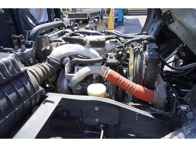 �L�x�ȃg���b�N�A���p�ԁA�n�C�G�[�X�Ȃǎ�舵���Ă���܂��B��xHP�������������Bhttp://www.vantruck.co.jp/