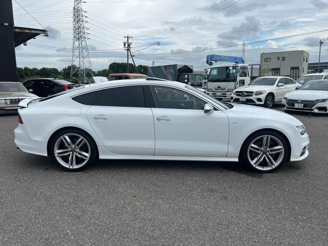 会社・店舗詳細は公式サイト 【 www.doubleemotors.co 】までアクセス下さい。