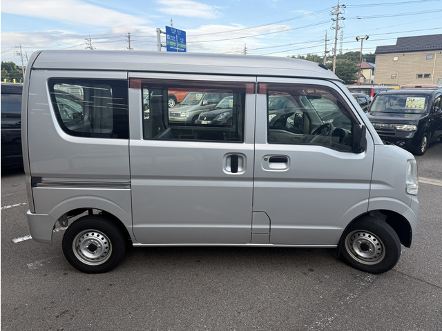 エンジン、ミッションなど金額の大きな箇所も無料修理♪代車もご用意!☆自社保証☆安心3ヶ月間の無料保証付。カーセンサーアフター保証も有り☆1年〜2年更新保証もご用意有ります。輸入車は1年保証〜有償のみです。