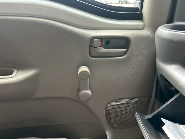 �c�Ǝ��Ԃ͔N�����x�Œ�9��������6���܂ŉc�Ƃ��Ă���܂��̂ł��ł����ɗ��Ă��������B