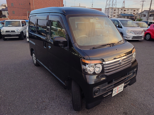 3ヶ月・3000kmの無料保証付きです。エンジン、ミッション等の修理の際に金額が大きくなりがちな箇所も無料修理で安心です。最大3年までの有料保証も取り扱っております。