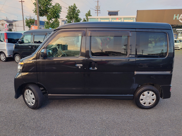 外装仕上げ、磨き、破水仕上げ、内装クリーニング致します。専門の担当者がしっかり仕上げ、納車させて頂きます。