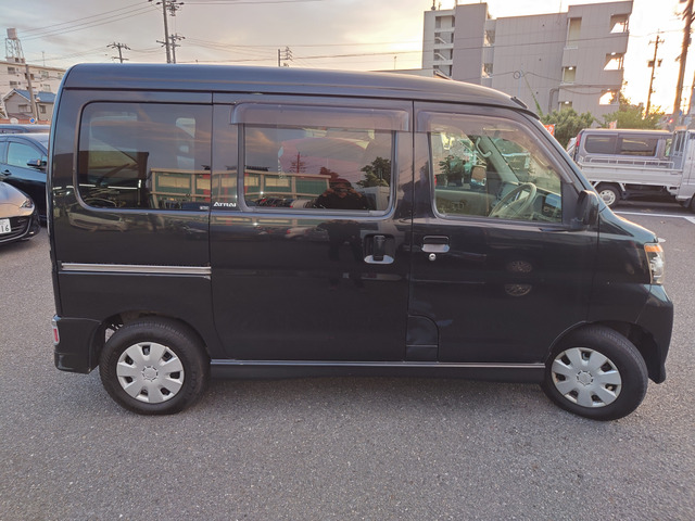 自動車保険もご相談ください。当店は三井住友海上、あいおいニッセイ同和損保の代理店です。保険担当が万一の際は連携を取って迅速にご対応致します。代車・レンタカーもご用意できますのでご安心ください。