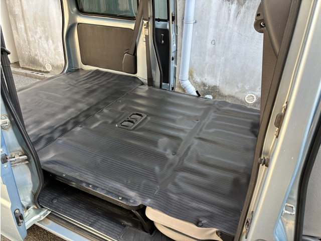 荷積みの傷、破れはなく荷物の積み込みも問題なく可能です。