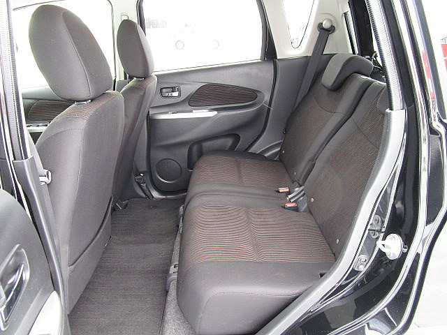 荷室は十分な容量がございます。荷物が多いようであればシートアレンジなども良いですよ。