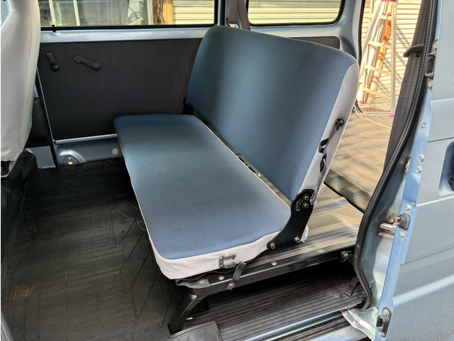 平成18年式のため経年による劣化はありますが、シートへたりもなく大変綺麗な車両となっております。