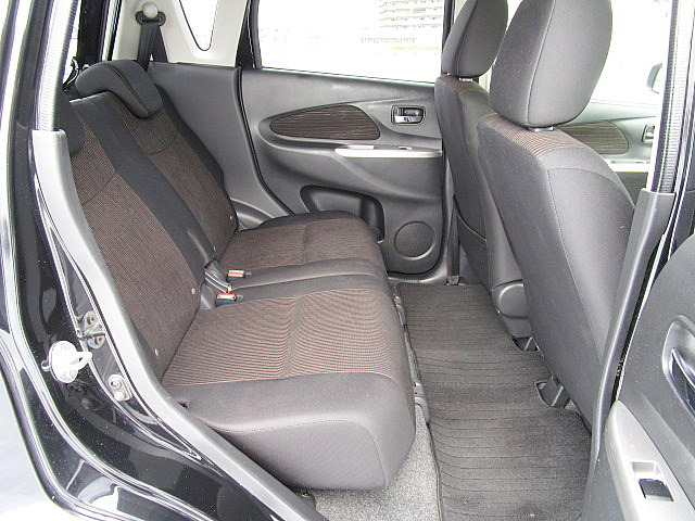 リアシートを倒すことで、より多くの荷物を積むことが可能です♪担当スタッフがしっかり走行チェック済みで安心です♪