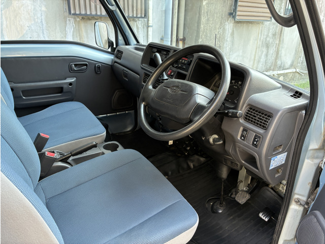 平成18年式のため経年による劣化はありますが、シートへたりもなく大変綺麗な車両となっております。