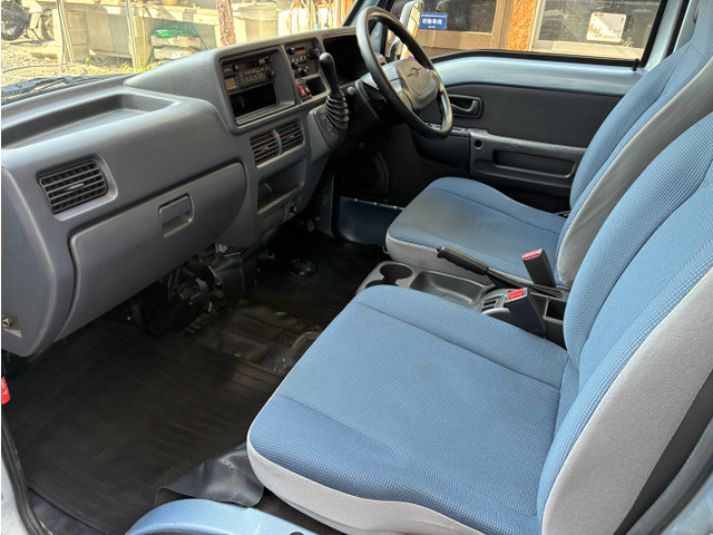 平成18年式のため経年による劣化はありますが、シートへたりもなく大変綺麗な車両となっております。