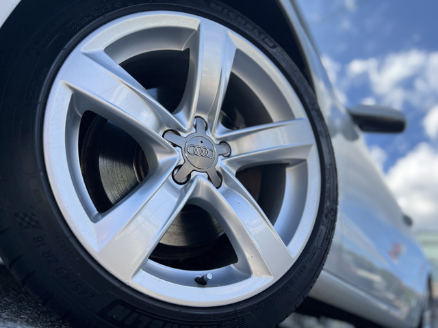 トラックの車検や整備、販売も承っております。小型から大型までご対応可能です。