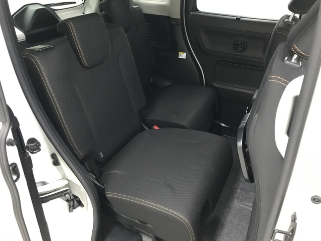 �y�K���X����̕i���z ���Ђ̓W���ԗ��ɂ�AIS�Ӓ菑�ƃI�[�g�I�[�N�V�������̍���\��ςݍ���ł��܂��B�v���C�X�{�[�h�̋��z�͏��o��݂̂��x�������z�B�i�������i���S���͈ꌩ�ɔ@�����B��ڗđR�ł��B