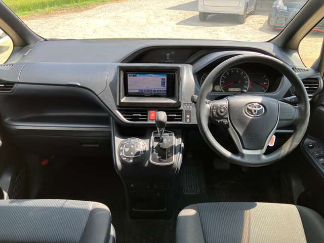 自社整備工場にて、日々お車の整備をしっかりと行っております。ご購入後のメンテナンスも安心してお任せください!