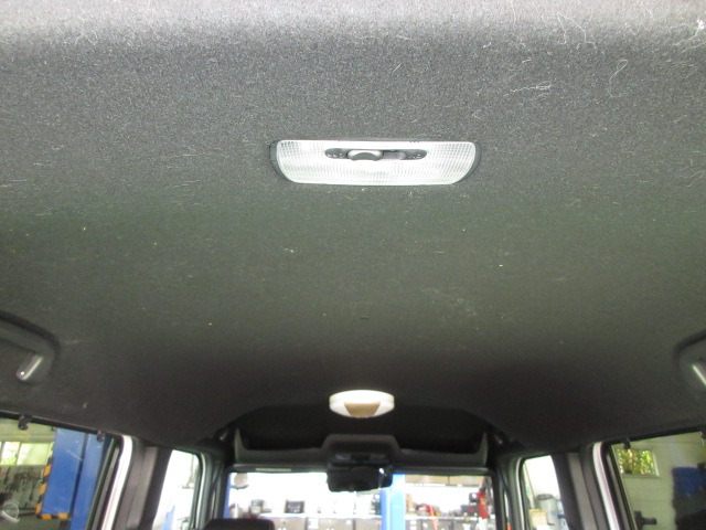 天井は黄ばみ汚れも少ない、とても綺麗な天井です。