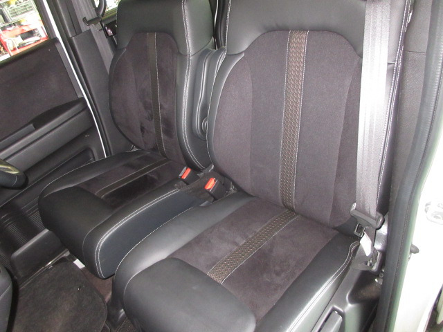前後シートも使用感の少ない綺麗な状態です