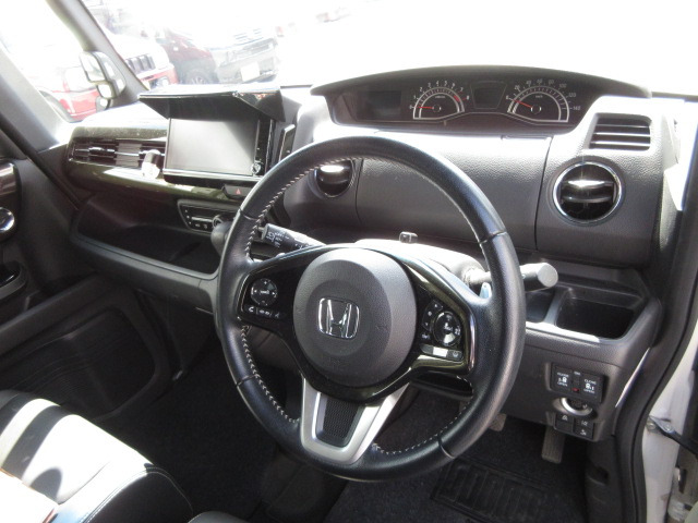 内装はキズや汚れの少ない綺麗な内装です。