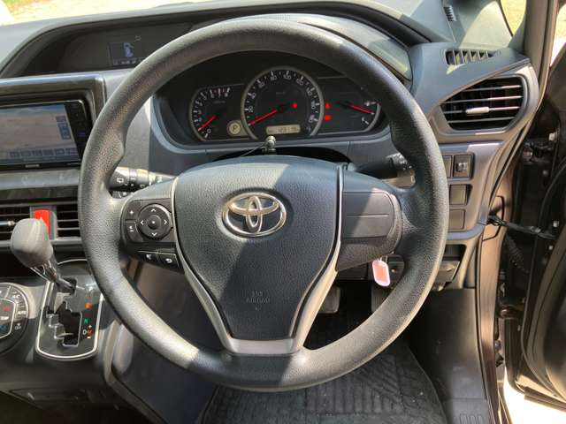 鈑金塗装ブースも完備しております。キズ・ヘコミなどの修理や塗装も自社対応が可能です。