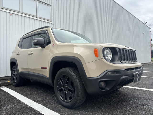 レネゲード(ジープ) トレイルホーク 4WD　2.4L 中古車画像