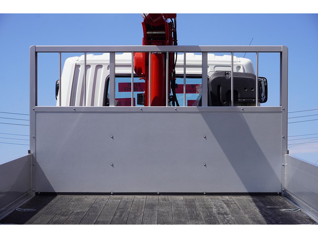 �V�Ԓ����������Ă���܂��B���g�p�̎ԂȂǂ����Ŕ[���������g���b�N����������u���Ă���܂��̂ł������������B