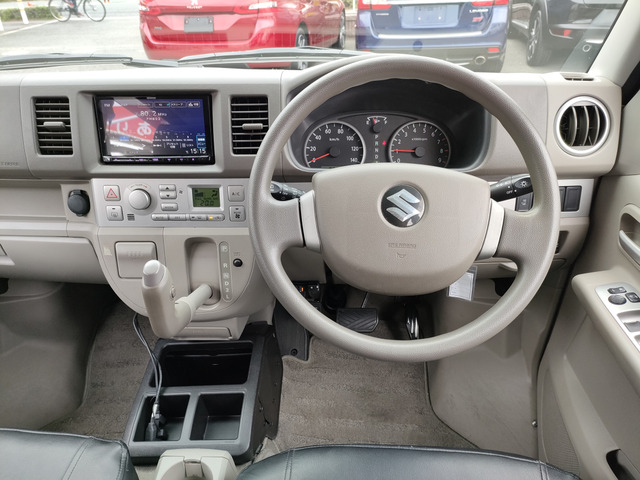 【全国納車OK】 現車をご覧になれないお客様でも、安心してお車をご購入いただける環境を整えております。 色々な角度から撮影したたくさんの画像など豊富な資料送りいたしております。