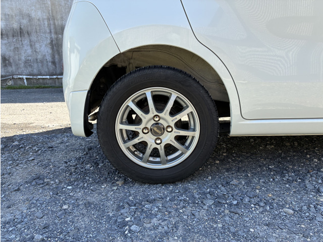 �ЊO�A���~�z�C�[���𑕒����Ă���܂��B�傫�ȏ���K���Ȃǂ͂���܂���B