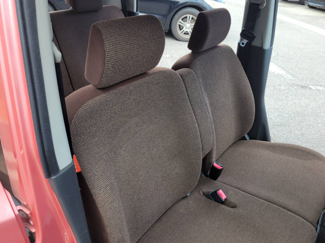 程度が悪い車が安いのは当たり前です。当店はコストを安く!薄利多売価格設定お客様が良い車両をお買い求め安くだけをこだわってます。少し年式古くても程度の良い車は沢山あります。