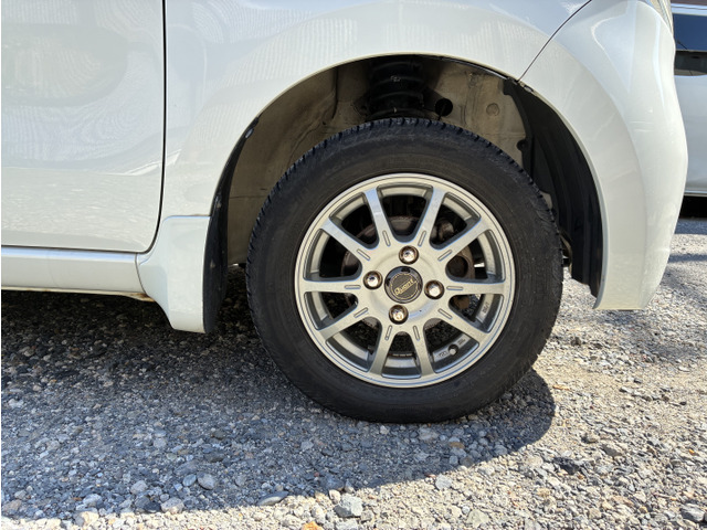 �ЊO�A���~�z�C�[���𑕒����Ă���܂��B�傫�ȏ���K���Ȃǂ͂���܂���B