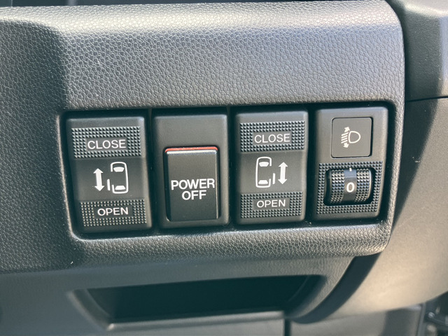 �V�ԃI�v�V�����̗����p���[�X���C�h�h�A�ł��B