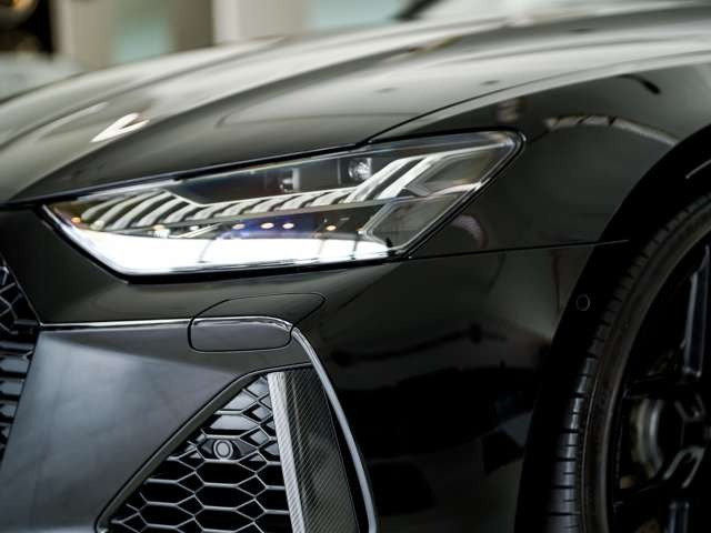 当店は屋内ショールームで天候問わずご見学可能です。ソファ席もございますのでごゆっくり見学いただけます。