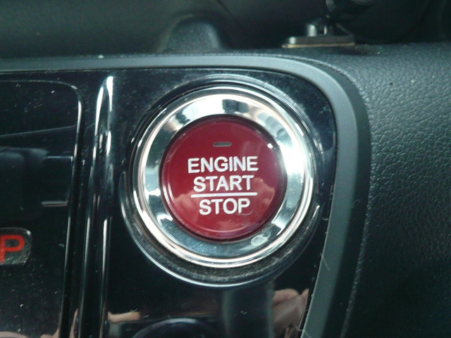 エンジンの始動もスムーズなプッシュスタート☆