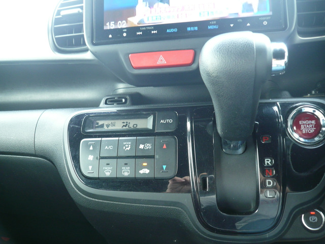 足元すっきりインパネCVT☆座席の行ったり来たりも楽々です!